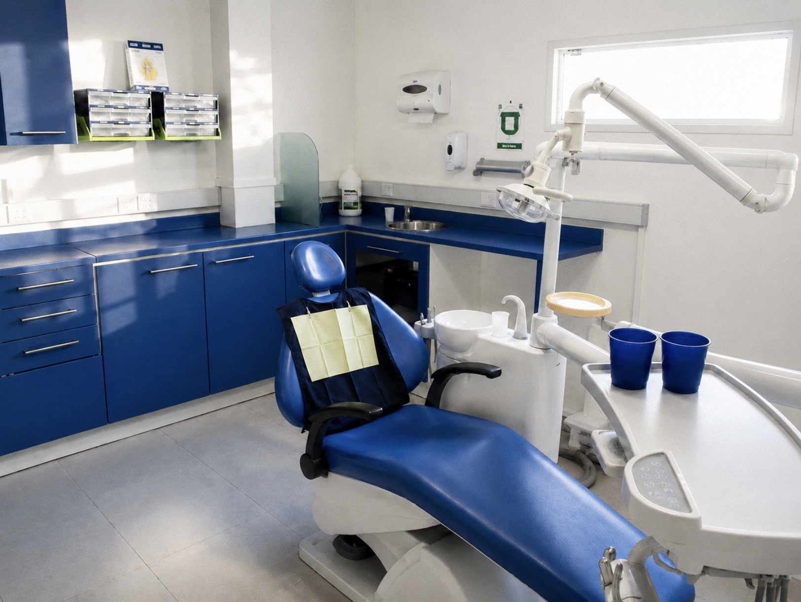 Box odontológico equipado para atención dental